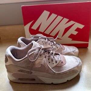 Women’s Air Max 90 in Particle Rose Velvet 9 1/2m
